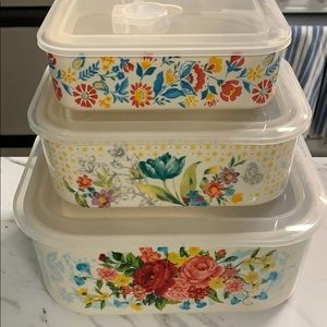 Pioneer woman set of 3 tupperware